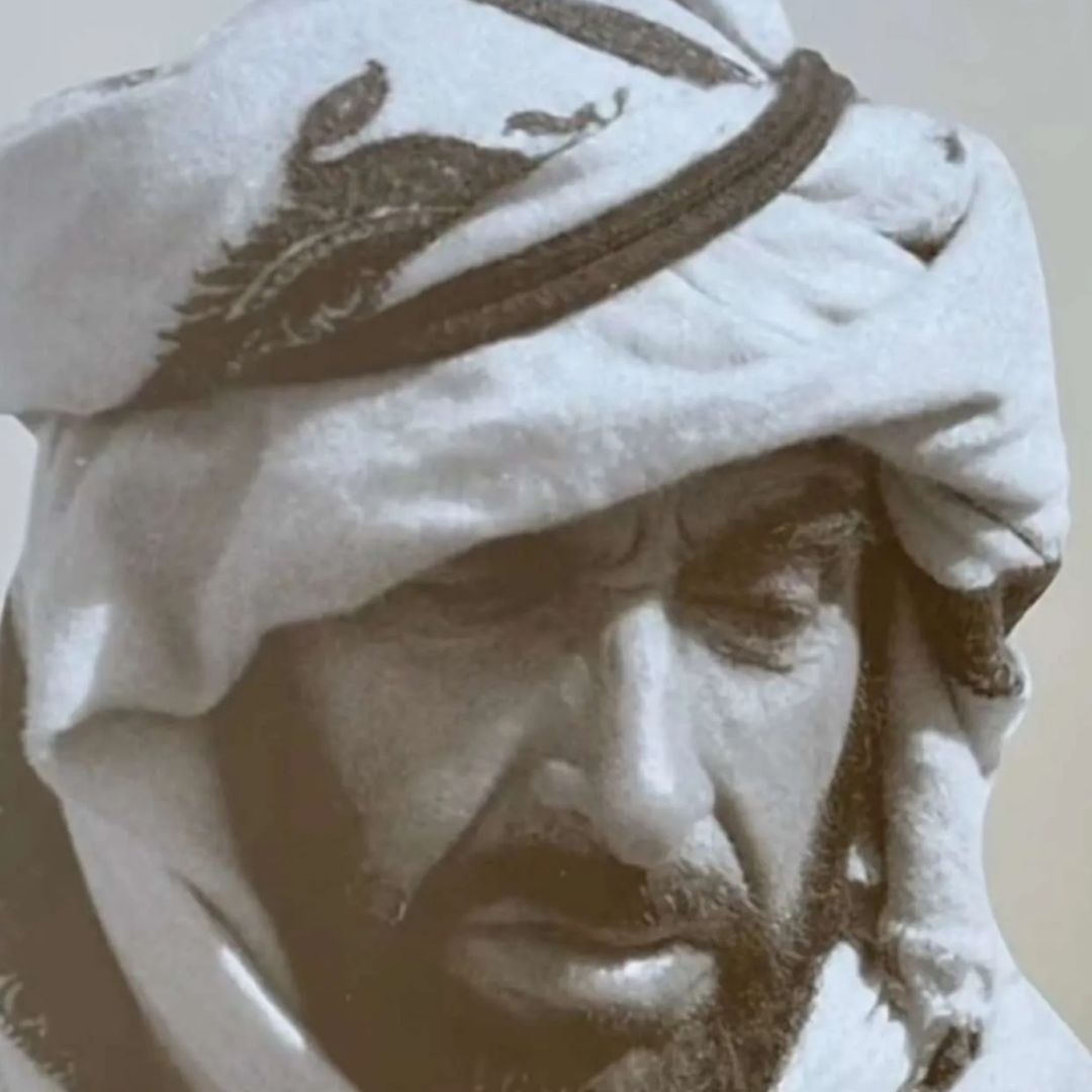 عَ